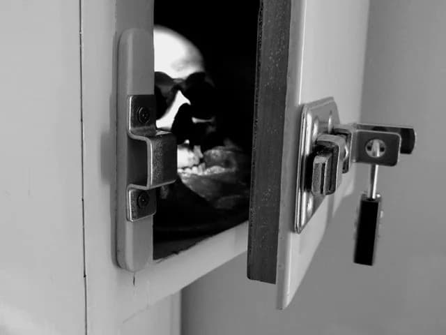 Doc. Freeman Escape Room Villach - Rätsel und Hinweise im Klinikraum